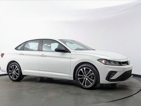 Used 2025 Volkswagen Jetta Sport FWD image 9