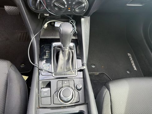 Used 2018 MAZDA MAZDA3 Sport FWD image 12