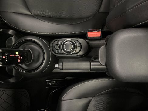 Certified 2022 MINI Cooper 4-Door Hardtop image 27