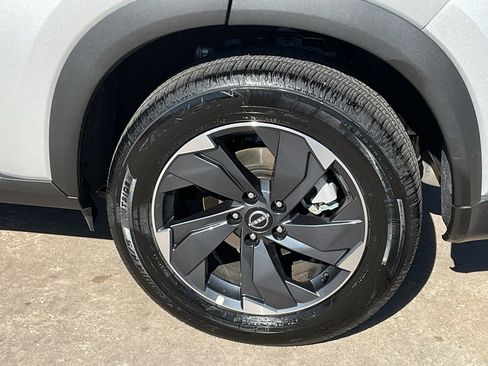 Certified 2025 Nissan Rogue SV image 8