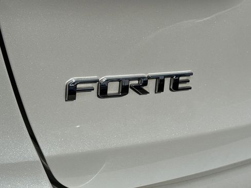 Used 2018 Kia Forte LX w/ LX Popular Package image 11