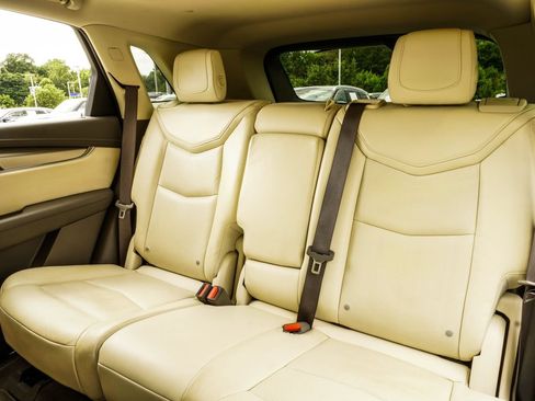 Used 2018 Cadillac XT5 Luxury w/ Driver Awareness Package FWD image 36