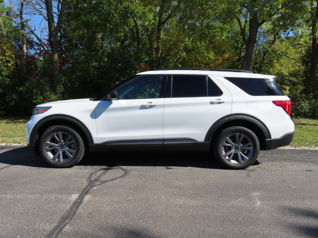 Used 2021 Ford Explorer XLT w/ Equipment Group 202A AWD/4WD image 7