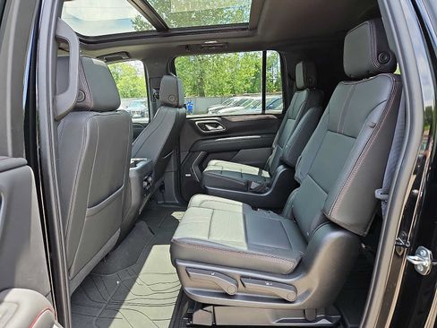 Used 2024 Chevrolet Suburban RST w/ Luxury Package AWD/4WD image 10