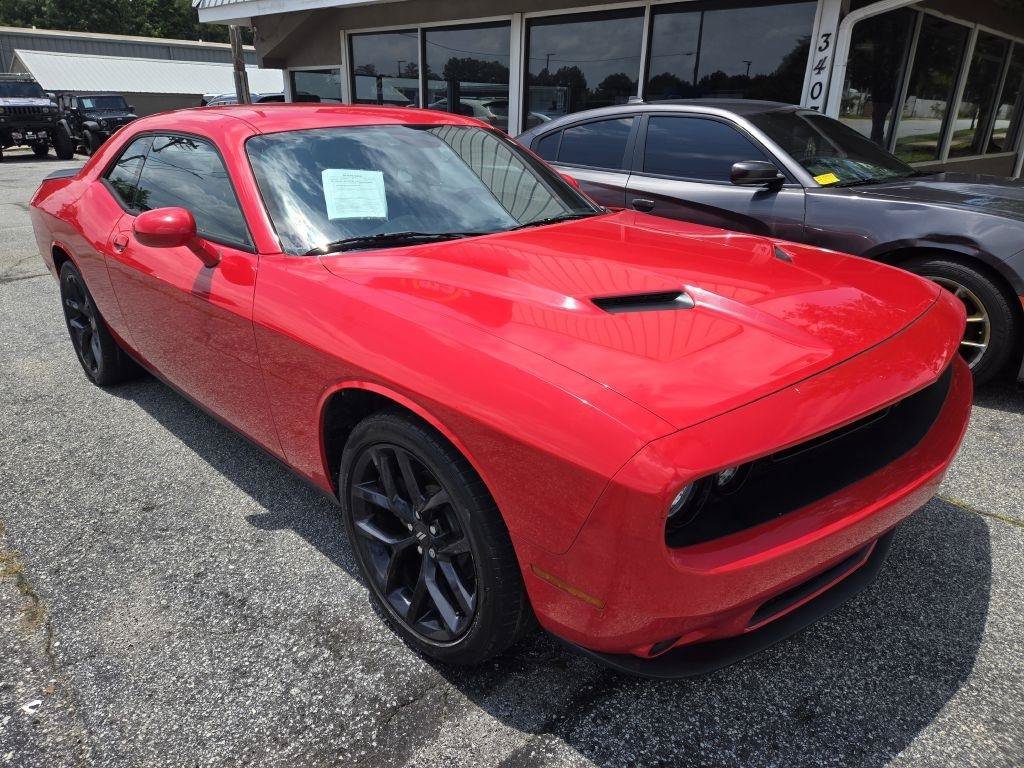 Used 2020 Dodge Challenger SXT w/ Blacktop Package RWD image 2