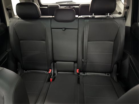 Used 2018 Volkswagen Tiguan SEL FWD image 31