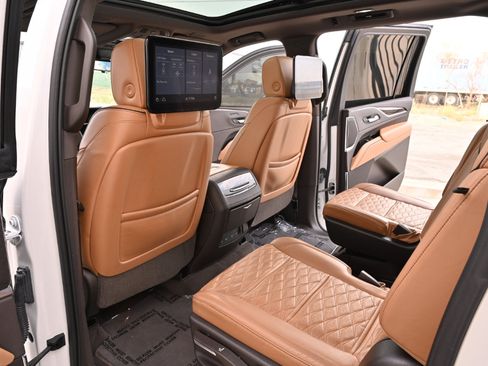 Used 2021 Cadillac Escalade ESV Sport w/ Driver Assist Tech Package AWD/4WD image 18