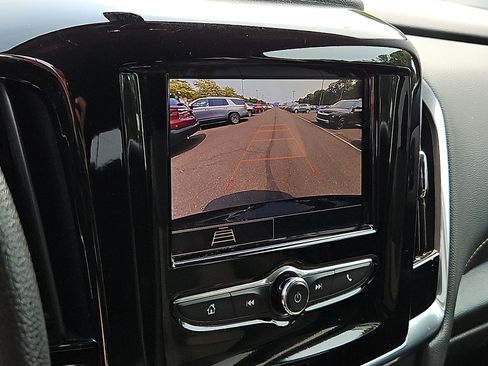 Used 2021 Chevrolet Traverse LS FWD image 17
