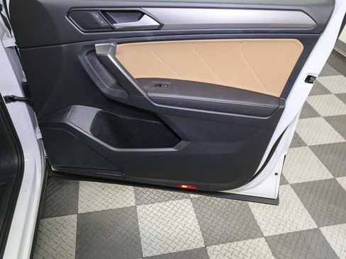 Certified 2022 Volkswagen Tiguan SE w/ Panoramic Sunroof Package image 24