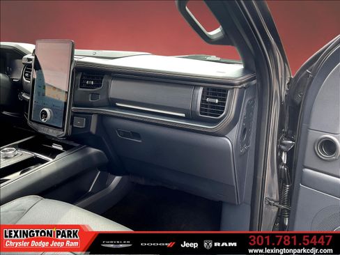 Used 2023 Ford Expedition Platinum AWD/4WD image 26