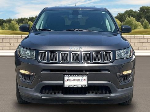 Used 2018 Jeep Compass Sport w/ Tech Group FWD image 3