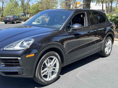 Used 2019 Porsche Cayenne w/ Premium Package AWD/4WD image 85