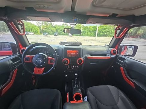 Used 2015 Jeep Wrangler Unlimited Sport w/ Connectivity Group AWD/4WD image 30