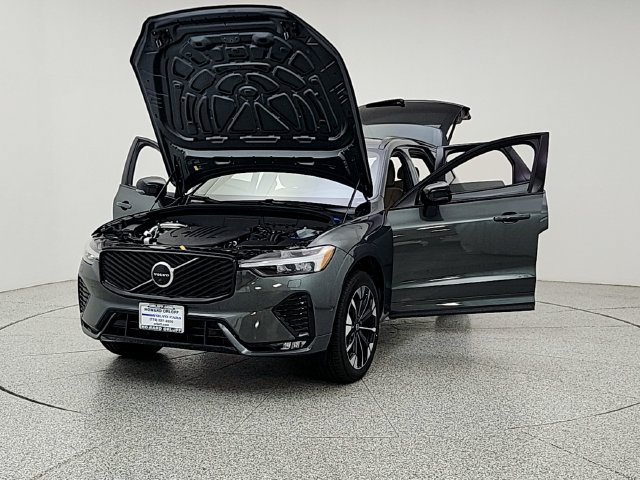 New 2027 Volvo XC60 B5 Plus AWD/4WD image 9