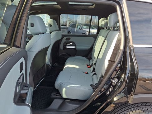 Used 2026 Mercedes-Benz GLB 250 4MATIC image 8