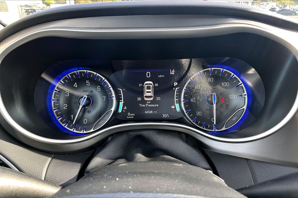 Used 2023 Chrysler Pacifica Touring-L FWD image 20