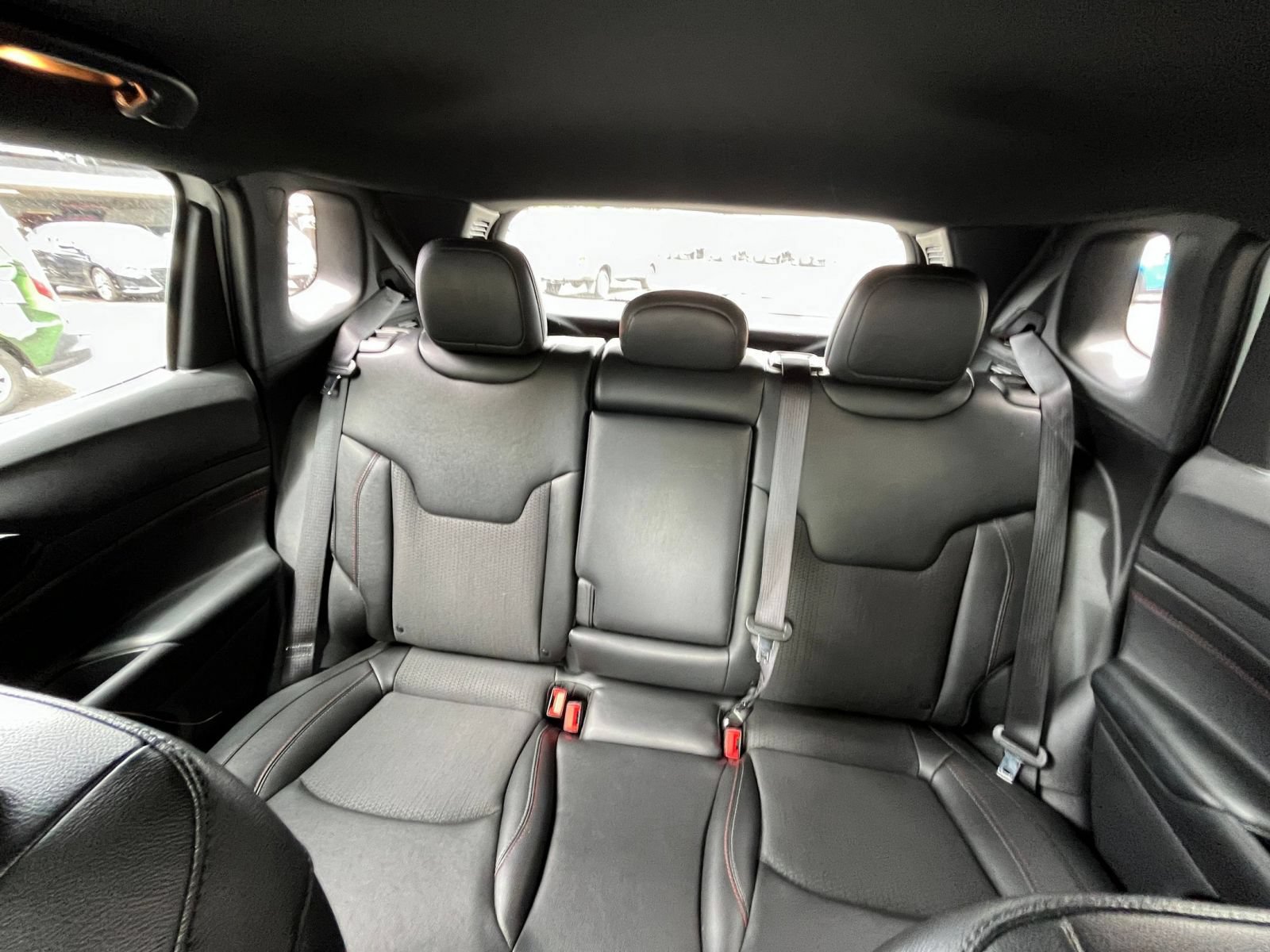 Used 2025 Jeep Compass Trailhawk AWD/4WD image 37