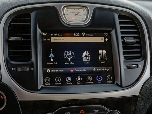 Used 2019 Chrysler 300 Limited image 36