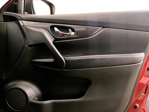 Used 2018 Nissan Rogue SV AWD/4WD image 23