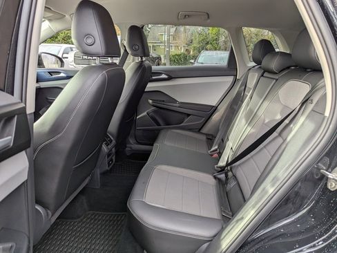 Used 2022 Volkswagen Taos SE image 27