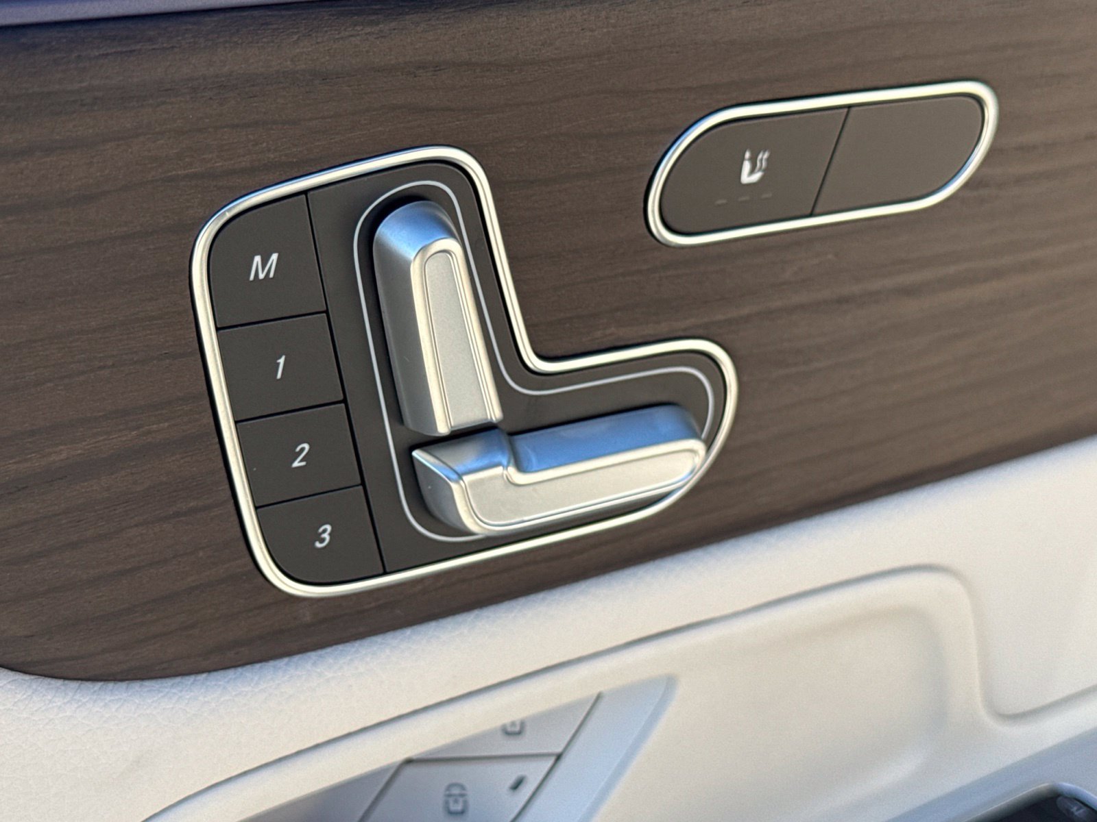New 2026 Mercedes-Benz GLB 250 image 16