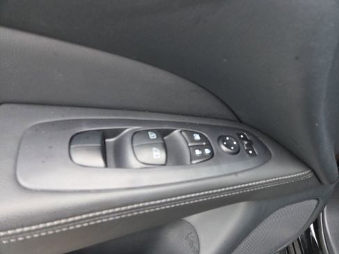 Used 2020 Nissan Pathfinder SL image 18