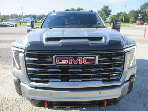 New 2026 GMC Sierra 2500 AT4 w/ AT4 Premium Plus Package AWD/4WD image 11