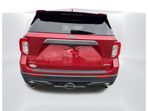 Used 2022 Ford Explorer XLT w/ Equipment Group 202A image 7
