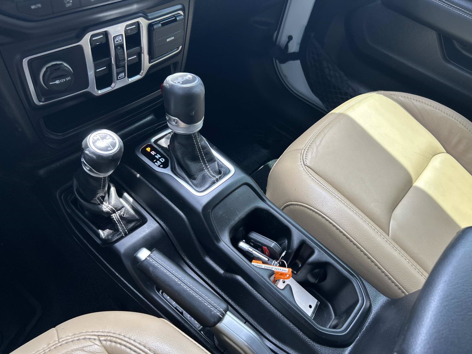 Used 2019 Jeep Wrangler Unlimited Sahara AWD/4WD image 37