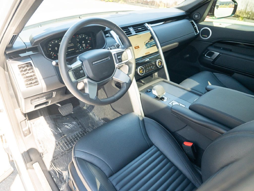 Used 2025 Land Rover Discovery S AWD/4WD image 12