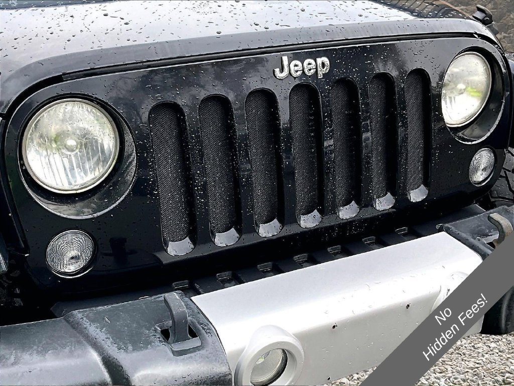 Used 2014 Jeep Wrangler Unlimited Sahara w/ Connectivity Group AWD/4WD image 15
