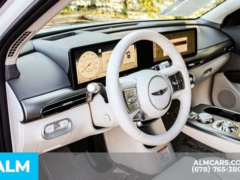 Used 2025 Genesis GV60 RWD image 33