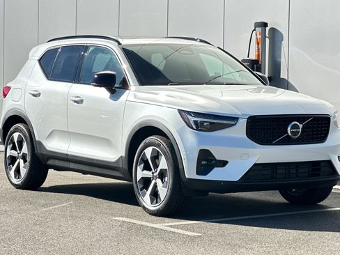 New 2026 Volvo XC40 B5 Plus w/ Protection Package Premier image 7