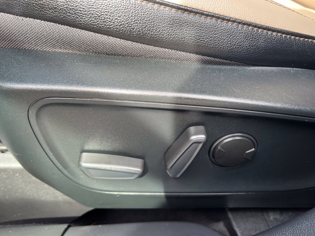 Used 2020 Ford Escape Titanium AWD/4WD image 14