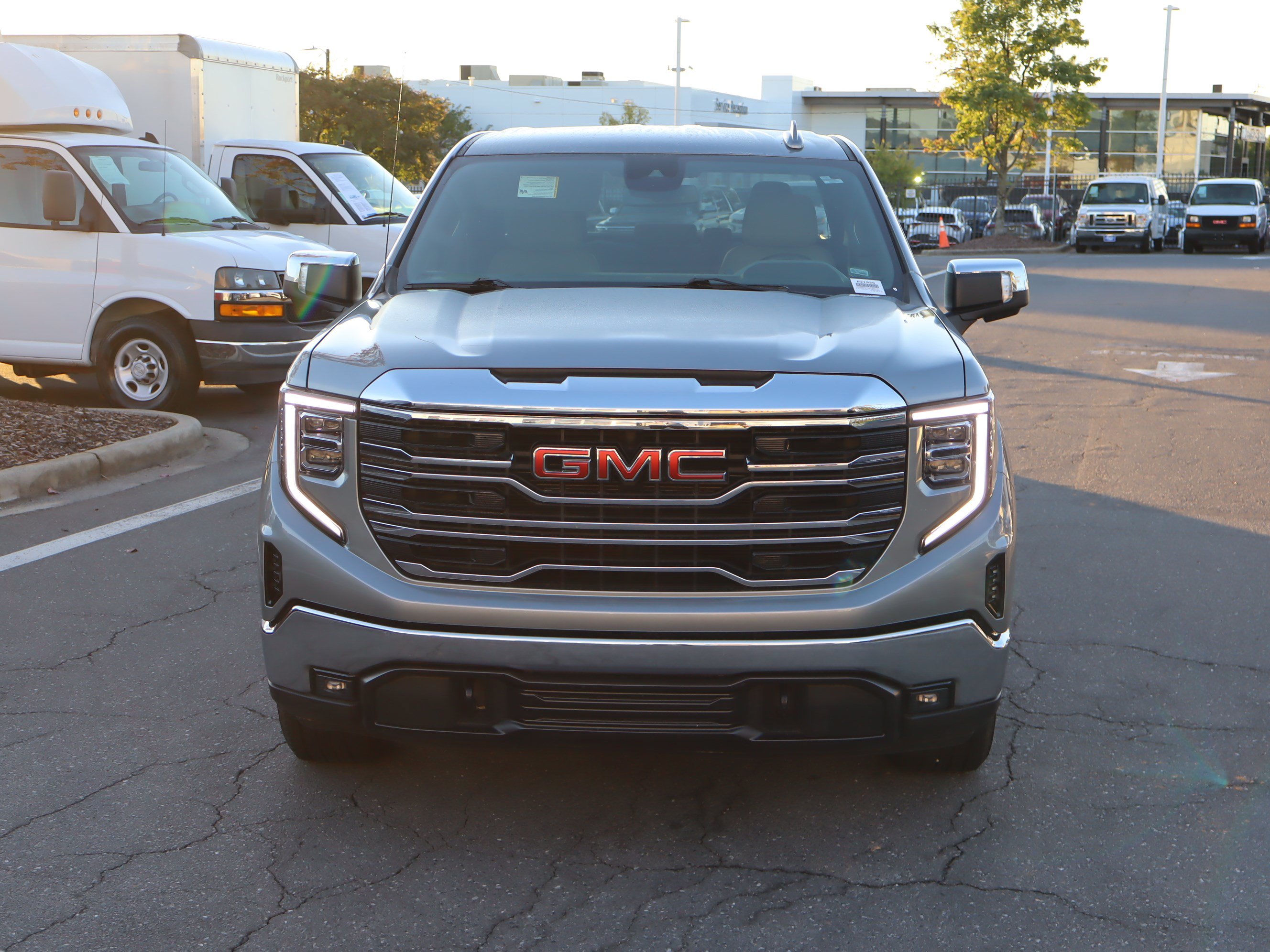 Used 2025 GMC Sierra 1500 SLT AWD/4WD image 3