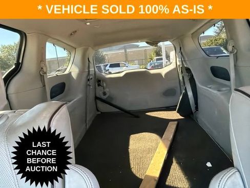 Used 2017 Chrysler Pacifica Limited w/ UConnect Theater Package FWD image 30