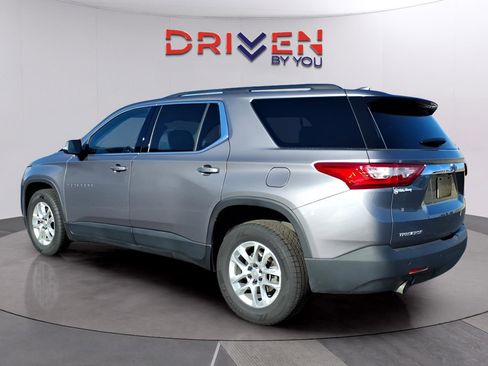 Used 2021 Chevrolet Traverse LT image 3