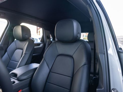 New 2026 Porsche Cayenne AWD/4WD image 5
