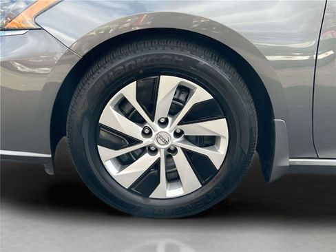 Certified 2024 Nissan Altima 2.5 S FWD image 9