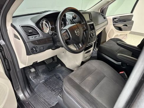 Used 2020 Dodge Grand Caravan SE w/ UConnect Hands-Free Group FWD image 10