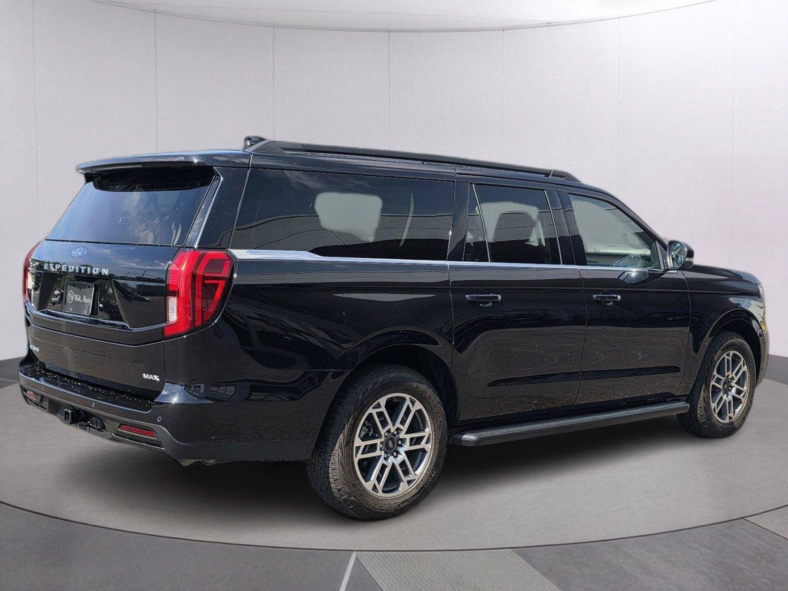 Used 2025 Ford Expedition Max Active AWD/4WD image 5