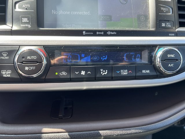 Used 2019 Toyota Highlander Limited Platinum AWD/4WD image 17