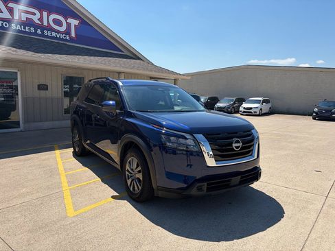 Used 2025 Nissan Pathfinder SV AWD/4WD image 3
