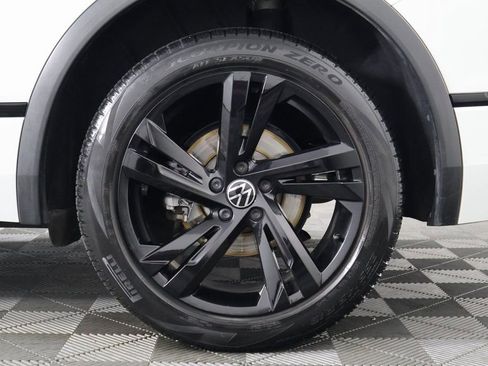 Used 2023 Volkswagen Tiguan SE R-Line image 17