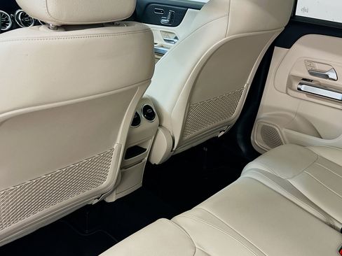 Used 2023 Mercedes-Benz GLB 250 4MATIC w/ Premium Package image 28