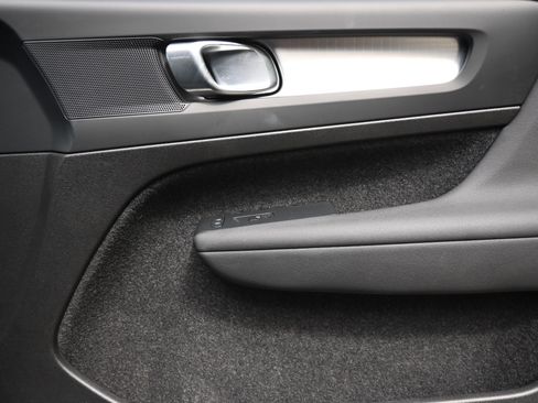 Used 2025 Volvo XC40 B5 Core image 23