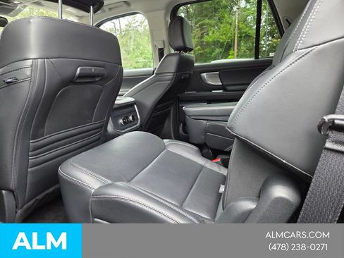 Used 2025 Ford Expedition Platinum AWD/4WD image 6