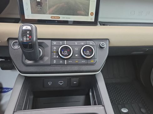 Used 2020 Land Rover Defender 110 S AWD/4WD image 24