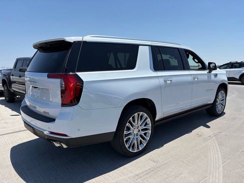 Used 2026 GMC Yukon XL Denali w/ Denali Reserve Package AWD/4WD image 2
