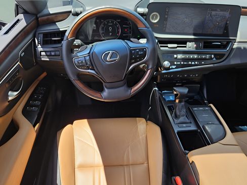Used 2022 Lexus ES 350 Ultra Luxury w/ Accessory Package FWD image 11